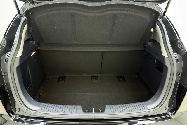 KIA RIO 1.2 CVVT ExecutiveLine Navigatie | Achteruitrijcamera | Cruise control | Trekhaak | Climate control | Lichtmetalen velgen 17'' |