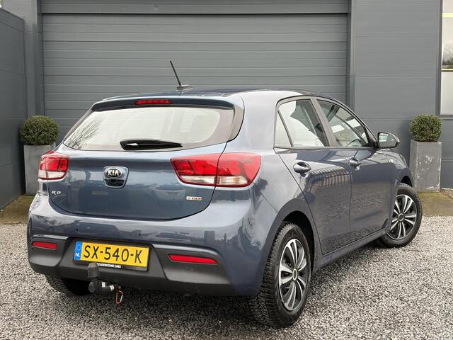 KIA RIO 1.0 TGDI ComfortPlusLine Navigator 2e Eigenaar,Navi,Camera,Trekhaak,Stuurvw,Stoelverw,Apple Carplay/Android Auto,Pdc,Rijstrooksensor,Apk tot 03-2027