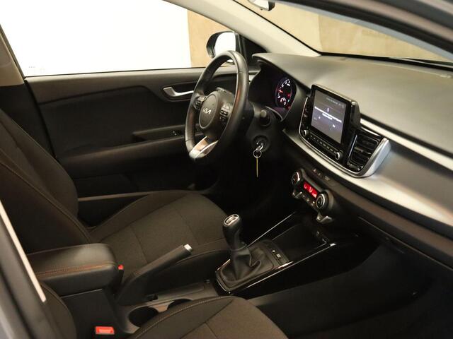 KIA RIO 1.0 T-GDi MHEV DynamicLine - ORIGINEEL NEDERLANDSE AUTO - ACHTERUITRIJCAMERA - AIRCO - APPLE CARPLAY/ANDROID AUTO - NAVIGATIESYSTEEM - CRUISE CONTROL - BLUETOOTH TELEFOONVERBINDING - PARKEERSENSOREN ACHTER