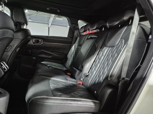 KIA SORENTO 1.6 T-GDI Plug-in Hybrid 4WD ExecutiveLine 7p. Afneembare Trekhaak | Black Edition | Dealer onderhouden !
