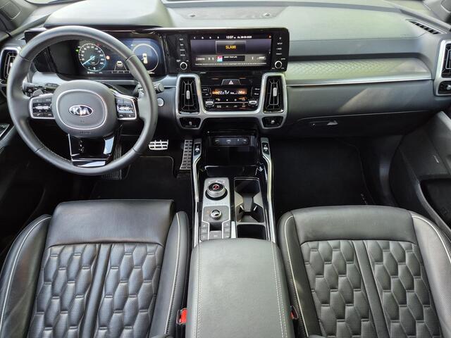 KIA SORENTO 1.6 T-GDI Plug-in Hybrid 4WD ExecutiveLine 5p. / Automaat / HUD / Bose Audiosysteem / Elektrische bedienbare achterklep / Stuur- en Stoelverwarming / Stoelventilatie voor / Adaptief cruise control / Achterbank verwarming /