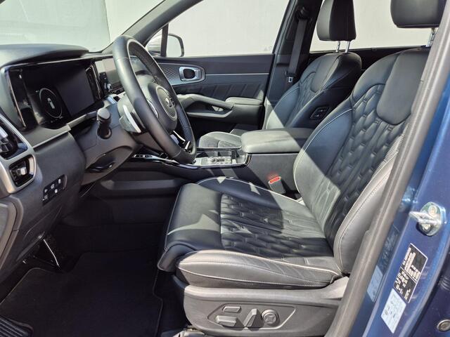 KIA SORENTO 1.6 T-GDI Plug-in Hybrid 4WD ExecutiveLine 5p. / Automaat / HUD / Bose Audiosysteem / Elektrische bedienbare achterklep / Stuur- en Stoelverwarming / Stoelventilatie voor / Adaptief cruise control / Achterbank verwarming /