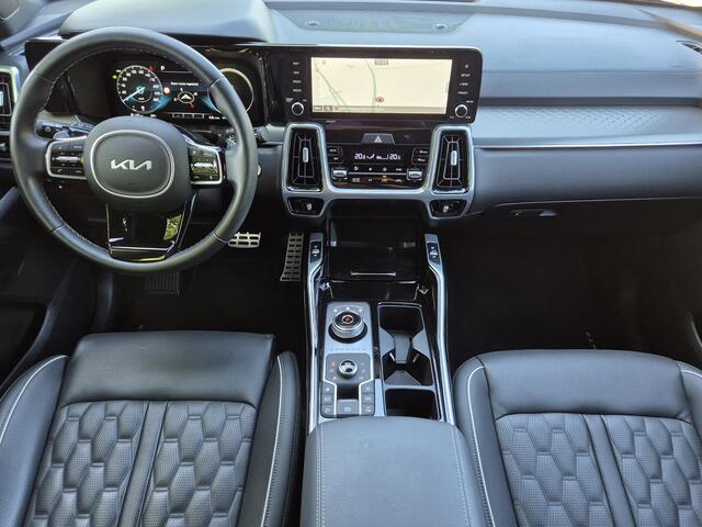 KIA SORENTO 1.6 T-GDI Plug-in Hybrid 4WD ExecutiveLine 5p. / HUD / Glazen schuif- en kanteldak / Stuur- en Stoelverwarming / Trekhaak Afneembaar / Rondomzicht camera / Elektrische bedienbare achterklep / Stoelventilatie voor /