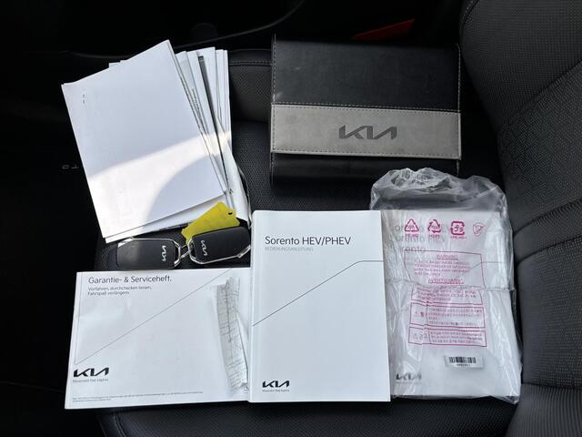 KIA SORENTO 1.6 T-GDI Plug-in Hybrid 4WD DynamicPlusLine 5p. / Automaat / Fabrieksgarantie tot 12-2029 / Dealer onderhouden / 1.500 kg Afneembare trekhaak / EAER 61 km stad 69km / Leder / Navigatie / Adapt. CC / BOSE / Rondom Zicht Camera / Apple Carplay/Android / el