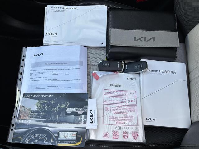 KIA SORENTO 1.6 T-GDI Plug-in Hybrid 4WD ExecutiveLine 5p. Aut / Fabrieksgarantie tot 12-2029 / Dealer onderhouden / EAER 61 km stad 69km / 1.500 kg trekgewicht / Leder / Navigatie / Adapt. CC / BOSE / Rondom Zicht Camera / Apple Carplay/Android / elektr. Achterklep 