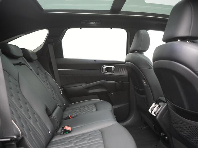 KIA SORENTO 1.6 T-GDI 4WD ExecutiveLine PHEV 265pk Dealer O.H. | Trekhaak Afn. | Panodak | Adaptive Cruise | Head Up | 360 Camera | Bose Audio | Luxe Lederen Comfortstoelen Memory & Ventilatie | Stoelen & Stuur Verwarmd | Blis | Keyless | Plug In Hybrid
