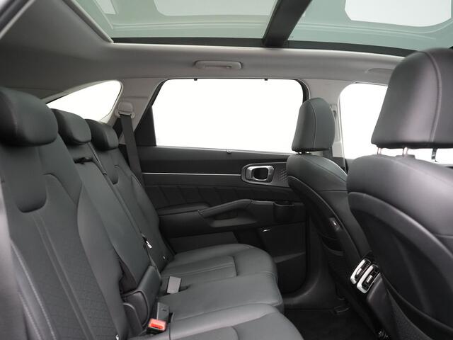 KIA SORENTO 1.6 T-GDI 4WD DynamicPlusLine 265pk Dealer O.H. | Trekhaak Afn. | Panodak | Adaptive Cruise | 360 Camera | Bose Audio | Lederen Sportstoelen & Stuur Verwarmd | Keyless | Blis | Sfeerverlichting | Apple Carplay | Navigatie | DAB | Plug In Hybrid |