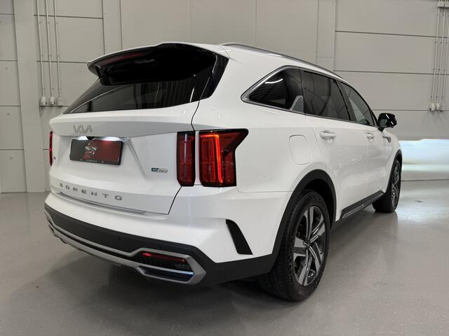 KIA SORENTO 1.6 T-GDI Plug-in Hybrid 4WD Platinum LEER/HEAD-UP/BOSE/360CAMERA/LED/VENTILATIE+MEMORY/CARPLAY/19"/EL.A.KLEP/DONKERE-HEMEL/NIVEAU-REGELING/KIA FABRIEKS-GARANTIE T/M 12-2028