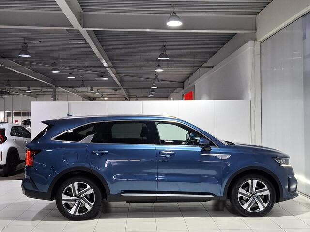 KIA SORENTO 1.6 T-GDI Plug-in Hybrid 4WD ExecutiveLine 7p. Alle opties aanwezig ! Unieke auto ! 7 persoons ! Super KM ! Nergens zo mooi te koop !