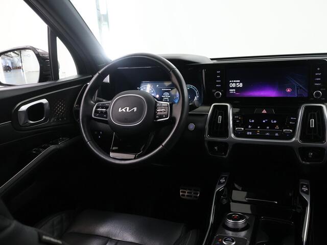 KIA SORENTO 1.6 T-GDI Plug-in Hybrid 4WD ExecutiveLine 7p. | Black Edition | Panoramadak | Stoelverwarming voor + achter | Ele. verstelbare stoelen + Geheugen | Navigatie | 360 Camera | DAB | Apple CarPlay/Android Auto | Stoelkoeling | Adaptieve Cruise Control |