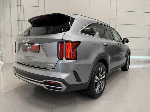KIA SORENTO 1.6 T-GDI Plug-in Hybrid 4WD ExecutiveLine 46DKM/PANO/VOL-LEER/360CAMERA/BOSE/LED/ACC/DRIVE MODE/VIRTUAL/SFEER/KEYLESS/NIVEAUREGELING/19"/PRIVACY/STAHLGRAU-METALLIC/NET OH BEURT GEHAD BIJ KIA DEALER/FABRIEKS-GARANTIE T/M 2030