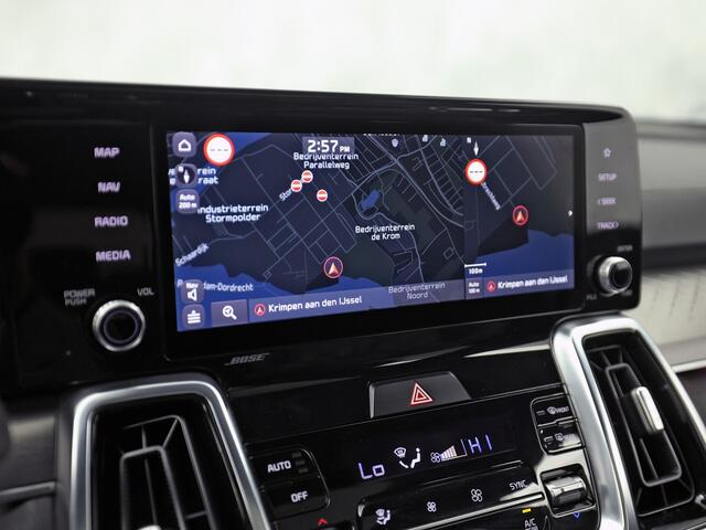KIA SORENTO 1.6 T-GDI Plug-in Hybrid 4WD ExecutiveLine 7 Persoons Automaat 265Pk (PANORAMADAK, SOH, 95,5%, GROOT NAVI, APPLE CARPLAY, 360 CAMERA, STOELKOELING, MEMORY SEAT, LEDER, BOSE, NIEUWE APK)