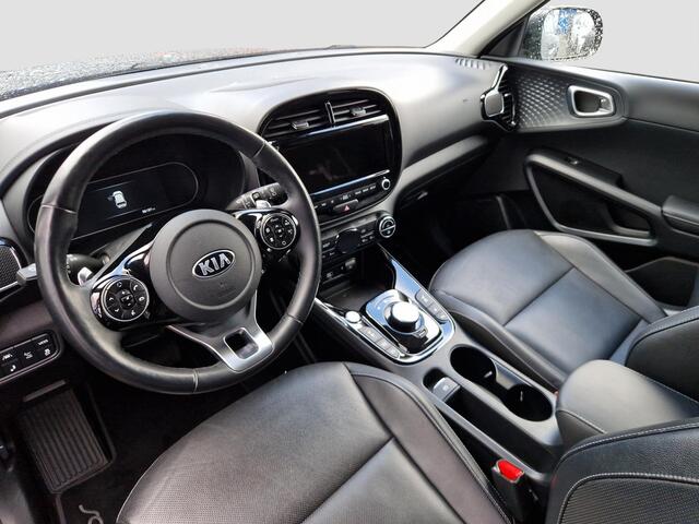 KIA SOUL e-Soul ExecutiveLine 64 kWh | Stoelventilatie | Climate | Camera | PDC | Dodehoek | HUD |