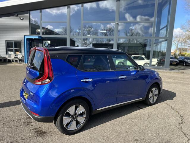KIA SOUL e-Soul ExecutiveLine 64 kWh VAN ¤18.900,- VOOR ¤17.440,- UW LENTEVOORDEEL: ¤1.460 | COMPLETE UITVOERING