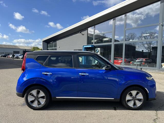 KIA SOUL e-Soul ExecutiveLine 64 kWh VAN ¤18.900,- VOOR ¤17.440,- UW LENTEVOORDEEL: ¤1.460 | COMPLETE UITVOERING