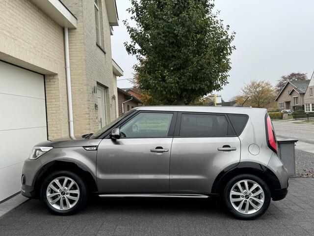 KIA SOUL 1.6 132pk X-clusive Camera Clima StuurVerwarming StoelVerwaming Led 17" Pdc