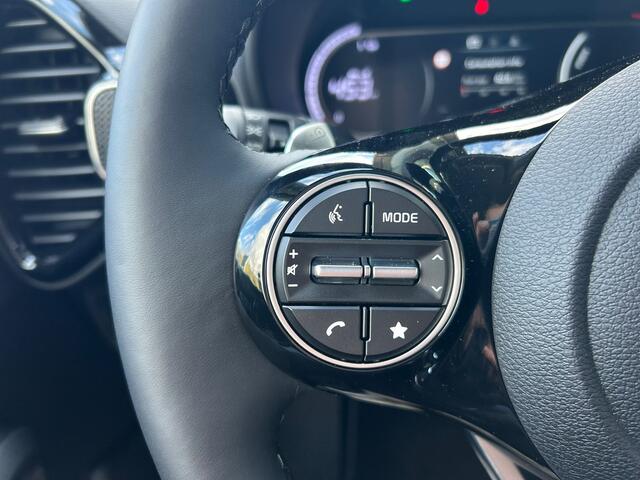 KIA SOUL e-Soul ExecutiveLine 64 kWh 3-Fase | Cruise Control Adaptief | Navigatie | Camera | Leder | Stoel+StuurVerwarming | Panorama-dak | Tot 10Jr. Kia-Garantie
