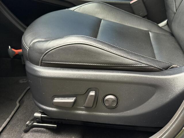 KIA SOUL e-Soul ExecutiveLine 64 kWh / Trekhaak / Elektrische Stoelen / Harman Kardon / Adaptive Cruise / Stoel Verwarming+Verkoeling / Achteruitrij Camera /
