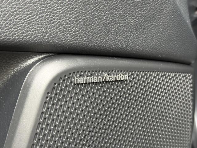 KIA SOUL e-Soul ExecutiveLine 64 kWh / Trekhaak / Elektrische Stoelen / Harman Kardon / Adaptive Cruise / Stoel Verwarming+Verkoeling / Achteruitrij Camera /