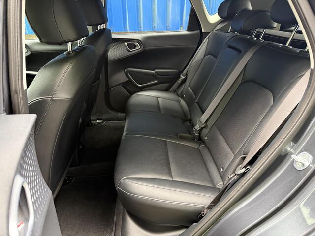 KIA SOUL e-Soul ExecutiveLine 64 kWh / Trekhaak / Elektrische Stoelen / Harman Kardon / Adaptive Cruise / Stoel Verwarming+Verkoeling / Achteruitrij Camera /