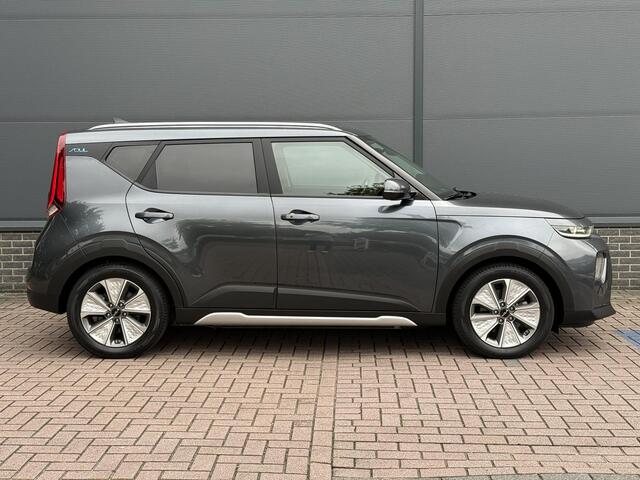 KIA SOUL e-Soul ExecutiveLine 64 kWh / Trekhaak / Elektrische Stoelen / Harman Kardon / Adaptive Cruise / Stoel Verwarming+Verkoeling / Achteruitrij Camera /