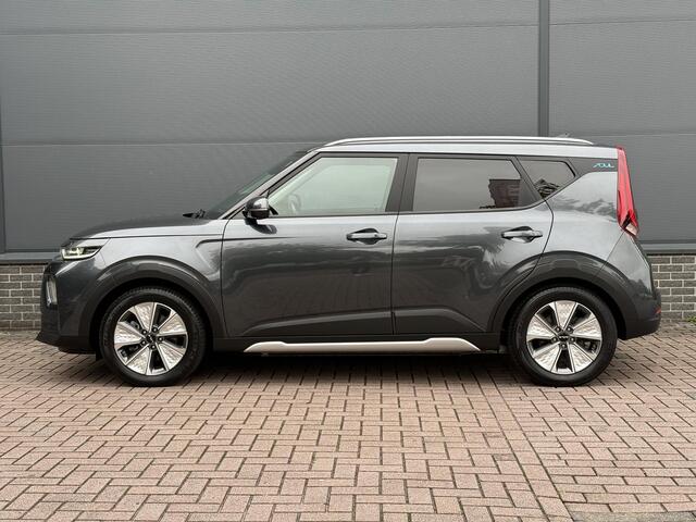 KIA SOUL e-Soul ExecutiveLine 64 kWh / Trekhaak / Elektrische Stoelen / Harman Kardon / Adaptive Cruise / Stoel Verwarming+Verkoeling / Achteruitrij Camera /