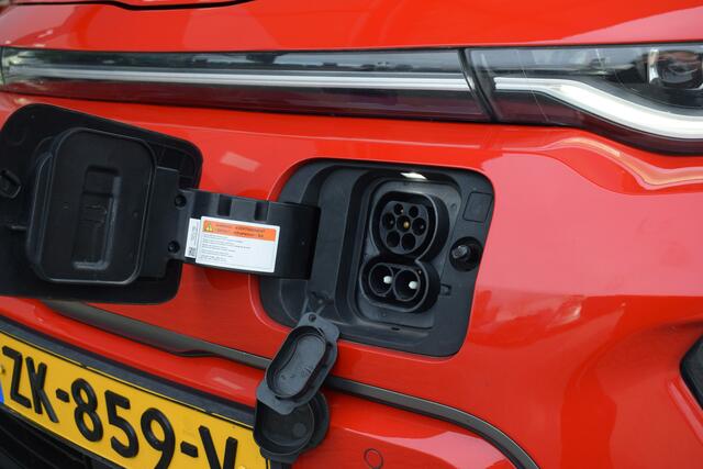 KIA SOUL e-Soul ExecutiveLine 64 kWh | Navigatie | Bluetooth | Camera | Harman Kardon | PDC | Head-Up Leder+koeling+verwarming | LED tot 10 jaar garantie!