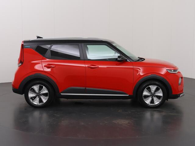 KIA SOUL e-Soul ExecutiveLine 64 kWh | Trekhaak | Harman/Kardon Audio | Head Up display | Adaptieve Cruise Control | Stoelverwarming | Navigatie | Achteruitrijcamera | Apple Carplay
