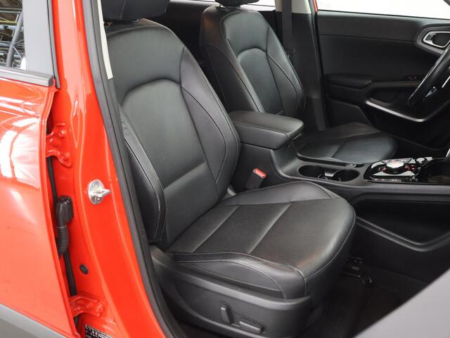 KIA SOUL e-Soul ExecutiveLine 64 kWh | Trekhaak | Harman/Kardon Audio | Head Up display | Adaptieve Cruise Control | Stoelverwarming | Navigatie | Achteruitrijcamera | Apple Carplay