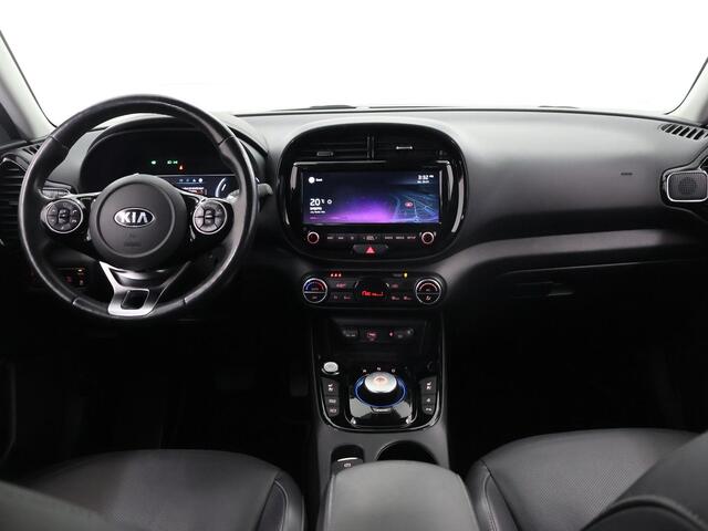KIA SOUL e-Soul ExecutiveLine 64 kWh | Harman/Kardon Audio | Head Up display | Adaptieve Cruise Control | Stoelverwarming | Navigatie | Achteruitrijcamera | Apple Carplay