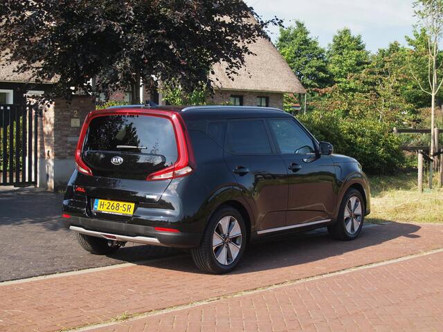 KIA SOUL e-Soul ExecutiveLine 64 kWh | Camera | Trekhaak | Harman Kardon | Head-Up Display | Apple Carplay |