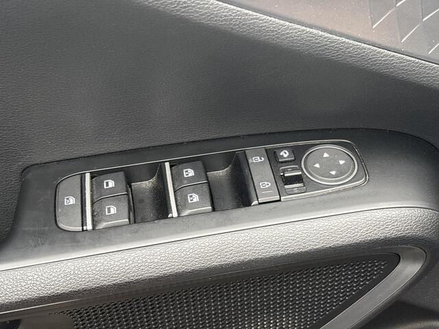 KIA SOUL e-Soul ExecutiveLine 64 kWh 3-fase, Eerste eigenaar, Dealer onderhouden, Lederen bekleding, Afneembare trekhaak, enz