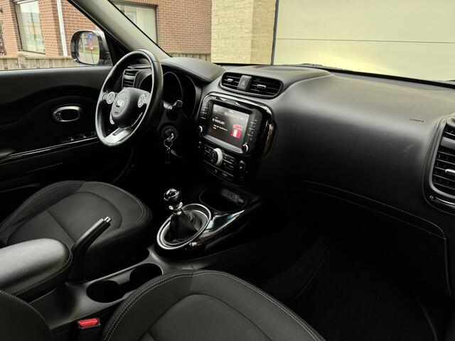 KIA SOUL 1.6 132pk DreamTeam Navi Clima Camera Stuur en StoelVerwaming Led DAB 17" Pdc
