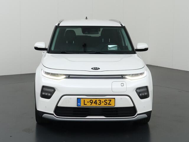 KIA SOUL e-Soul ExecutiveLine 64 kWh | SOH 97% | Harman/Kardon Audio | Head Up display | Adaptieve Cruise Control | Stoelverwarming | Navigatie | Achteruitrijcamera | Apple Carplay