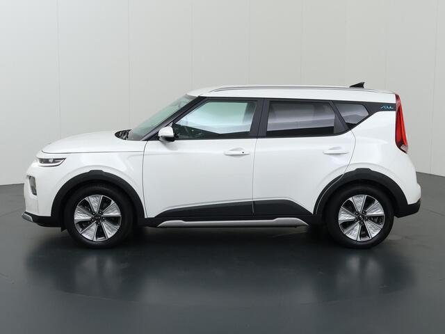 KIA SOUL e-Soul ExecutiveLine 64 kWh | SOH 97% | Harman/Kardon Audio | Head Up display | Adaptieve Cruise Control | Stoelverwarming | Navigatie | Achteruitrijcamera | Apple Carplay