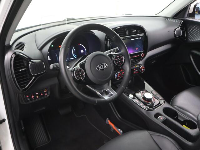 KIA SOUL e-Soul ExecutiveLine 64 kWh | SOH 97% | Harman/Kardon Audio | Head Up display | Adaptieve Cruise Control | Stoelverwarming | Navigatie | Achteruitrijcamera | Apple Carplay