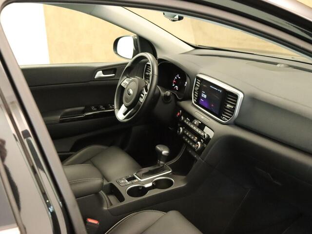 KIA SPORTAGE 1.6 T-GDI Black Edition - ORIGINEEL NEDERLANDSE AUTO - ELEKTRISCHE PANORAMADAK - ELEKTRISCHE ACHTERKLEP - NAVIGATIE FULL-MAP - VOORSTOELEN/ACHTERBANK VERWAMD - KEYLESS ENTRY/START - LEDEREN BEKLEDING - CRUISE CONTROL - PARKEERSENSOREN VOOR EN ACHTER