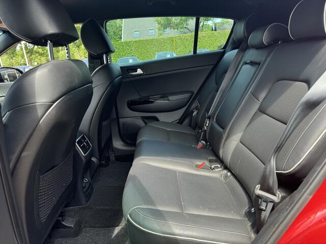 KIA SPORTAGE 1.6 T-GDI GT-Line First Edition / Trekhaak / Leder / Camera / 19'' / Getint glas / Navigatie / DAB / Cruise Control