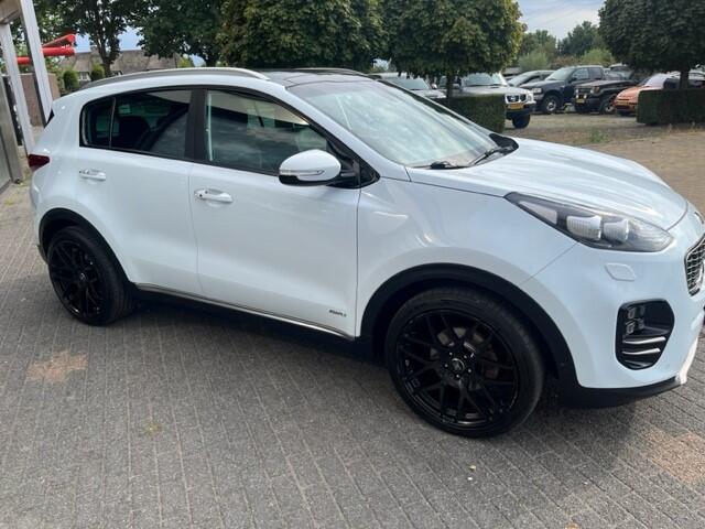 KIA SPORTAGE 1.6 T-GDI 4WD AUT GT-Line PlusLine LEDER/NAVI/CLIMA 6MND GAR ¤ 17.990 Auto in zeer goede staat met alle luxe schade vrij en 4WD UITVOERING Aflever pakket en garantie naar keuze