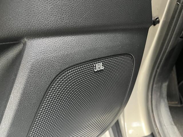 KIA SPORTAGE 1.6 T-GDI 4WD GT-Line PlusLine met Trekhaak, Achteruitrij Camera, Stoelverwarming en Ventilatie, CruiseControl, Elektrisch Verstelbare Stoel, Schuif en Kanteldak