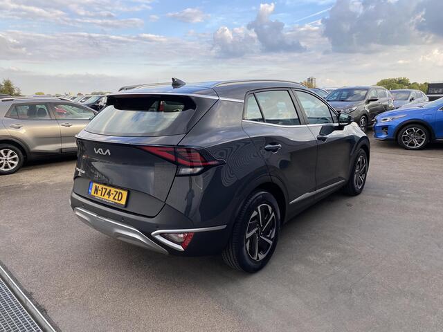 KIA SPORTAGE 1.6 T-GDi MHEV DynamicLine Nieuw geleverd en onderhouden incl: Afn Trekhaak, AppleCarPlay/Android Auto, LM velgen, Cruise control, Climate control, Parkeerhulpcamera en v+a sensoren