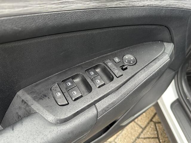 KIA SPORTAGE 1.6 T-GDi MHEV DynamicLine BTW auto, Trekhaak, 1e eigenaar, slechts 17817 KM