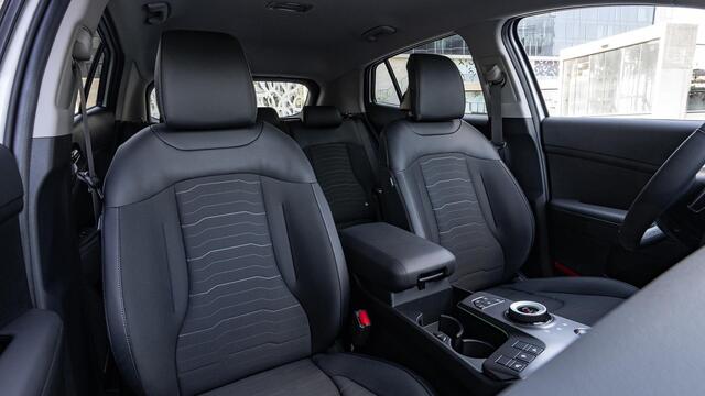 KIA SPORTAGE 1.6 T-GDi Hybrid ComfortLine Nu ¤3.595,- voordeel! Nu tijdelijk extra scherp geprijsd!