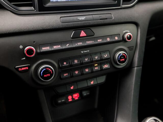 KIA SPORTAGE 1.6 GDI DynamicLine (APPLE CARPLAY, NAVIGATIE, LEDER, STUUR/STOELVERWARMING, GETINT GLAS, SPORTSTOELEN, CAMERA, CRUISE, NIEUWE APK, NIEUWSTAAT)