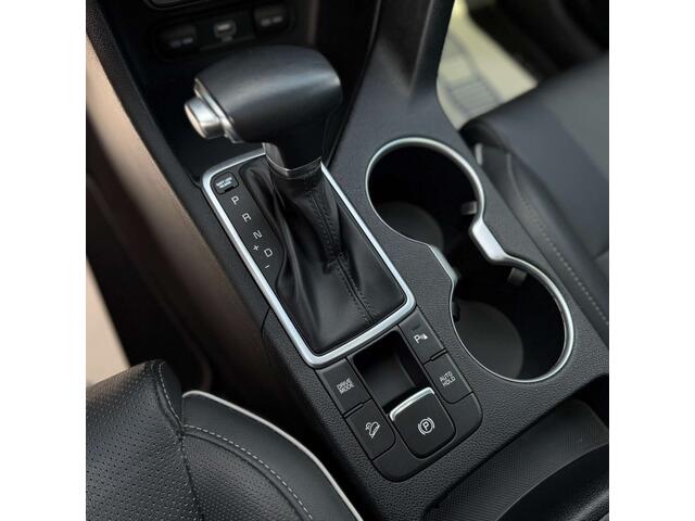 KIA SPORTAGE 1.6 T-GDI 177pk Aut Panoramadak Navi Leder Camera Keyless Stuur en StoelVerwaming Trekhaak JBL 19" Pdc