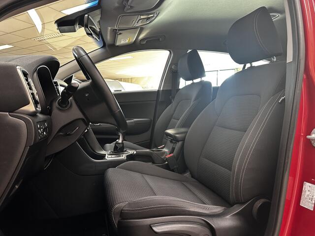 KIA SPORTAGE 1.6 GDI DynamicLine/ 17'' LMV/ Camera/ Apple + Android/ Lane-Assist./ Extra getint glas/ PDC/ Clima/ Cruise/ Bluetooth/ DAB+/ Multi. LEDER. Stuur/ Mistl./ LED Dagrijverl.