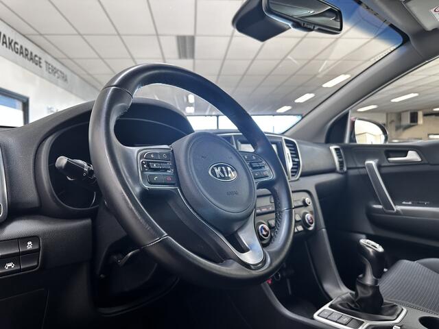 KIA SPORTAGE 1.6 GDI DynamicLine/ 17'' LMV/ Camera/ Apple + Android/ Lane-Assist./ Extra getint glas/ PDC/ Clima/ Cruise/ Bluetooth/ DAB+/ Multi. LEDER. Stuur/ Mistl./ LED Dagrijverl.