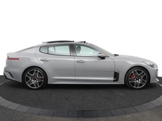 KIA Stinger 3.3 Twin Turbo V6 AWD GT Automaat - 370PK - Schuif-/kanteldak - Stoelverwarming-/ventilatie - Leder - HUD - 360 Camera - Fabrieksgarantie tot 04-2029