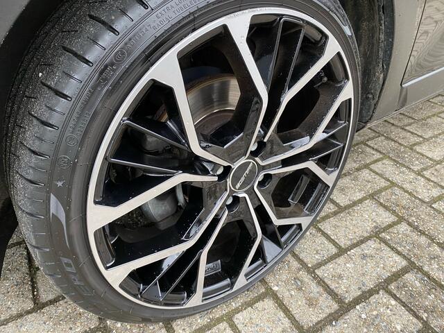 KIA Stonic 1.0 T-GDi DynamicLine LED // Key-less// Navi+Camera // 18inch