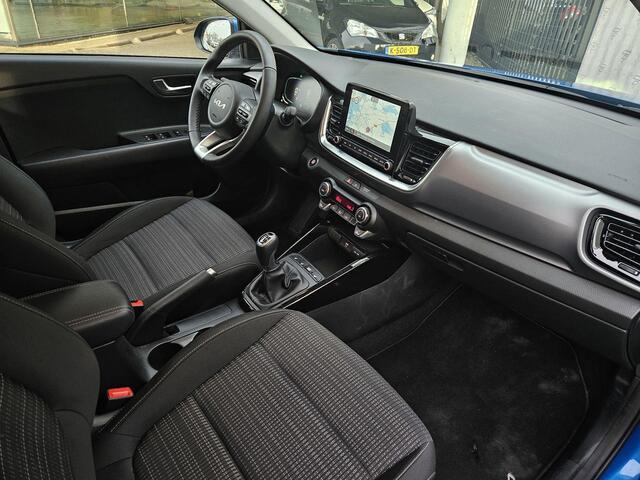 KIA Stonic 1.0 T-GDi MHEV DynamicPlusLine | Camera | Navi | Stuur-/Stoelverwarming | Key-Less | Apple CarPlay/Android Auto | Clima | 16" Velgen | PDC | Cruise | LED |